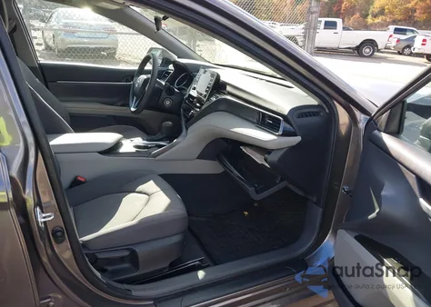 2024 Toyota Camry Le z USA, uszkodzony, nr VIN 4T1C11BK6RU109384